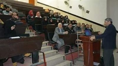 نقاش بين استاذ وفتاه