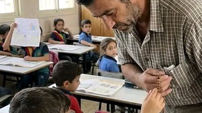 قصه عندما يعامل المعلم تلميذه كابته