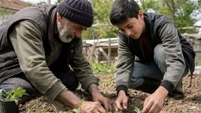 كان عمّي قد خرج للتو من السچن، فأدارت العائلة كلّها ظهورها له، كأنّه لم يكن يومًا واحدًا منهم