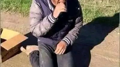 عم مصطفي ٤٨ سنه سواق تاكسى متجوز وعنده طفله