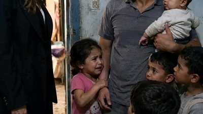 دخلت لتفصل موظفًا… فخرجت وهي تكتشف سرًا قلب حياتها رأسًا على عقب