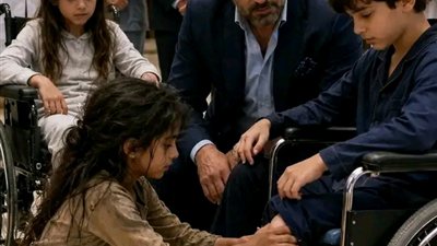 طفلة متسوّلة تهزم اليأس… كيف أعادت إلارا الحياة لأبناء الملياردير وغيّرت قلبه للأبد