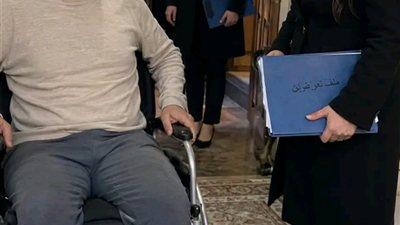 بعد 5 سنوات من رعاية زوجها المقعد... اكتشفت الحقيقة التي قلبت حياتها رأسًا على عقب!