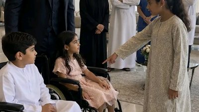 طفلة متسوّلة تهزم اليأس… كيف أعادت إلارا الحياة لأبناء الملياردير وغيّرت قلبه للأبد