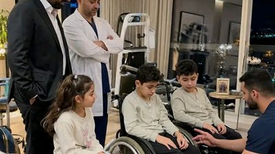 طفلة متسوّلة تهزم اليأس… كيف أعادت إلارا الحياة لأبناء الملياردير وغيّرت قلبه للأبد