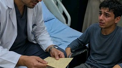 مرة جالي في عيادتي الخاصة شاب