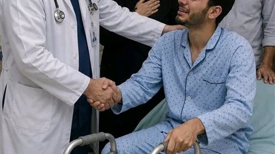 مرة جالي في عيادتي الخاصة شاب
