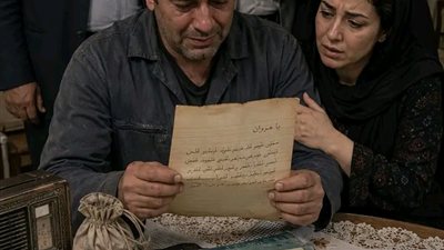 كنتُ أعتبر حماي العجوز عبئًا يأكل من رزقي… لكن بعد ۏفاته فتح المحامي ملفًا واحدًا جعلني أبكي أمام أولادي لأول مرة
