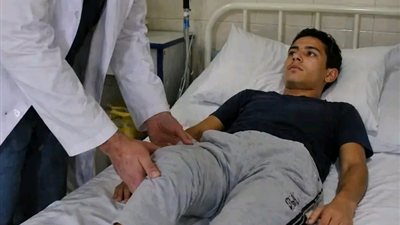 مرة جالي في عيادتي الخاصة شاب